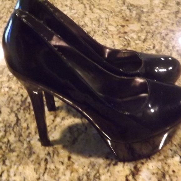 Carlos Santana Black High Heel Shoes - Picture 3 of 4